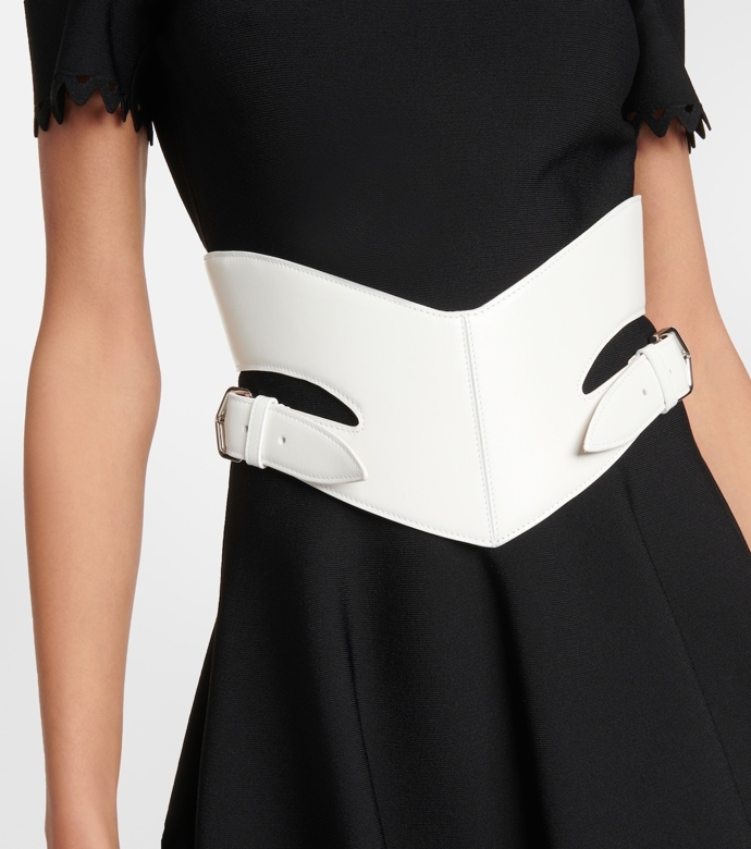 Alaïa, 1350 eur
