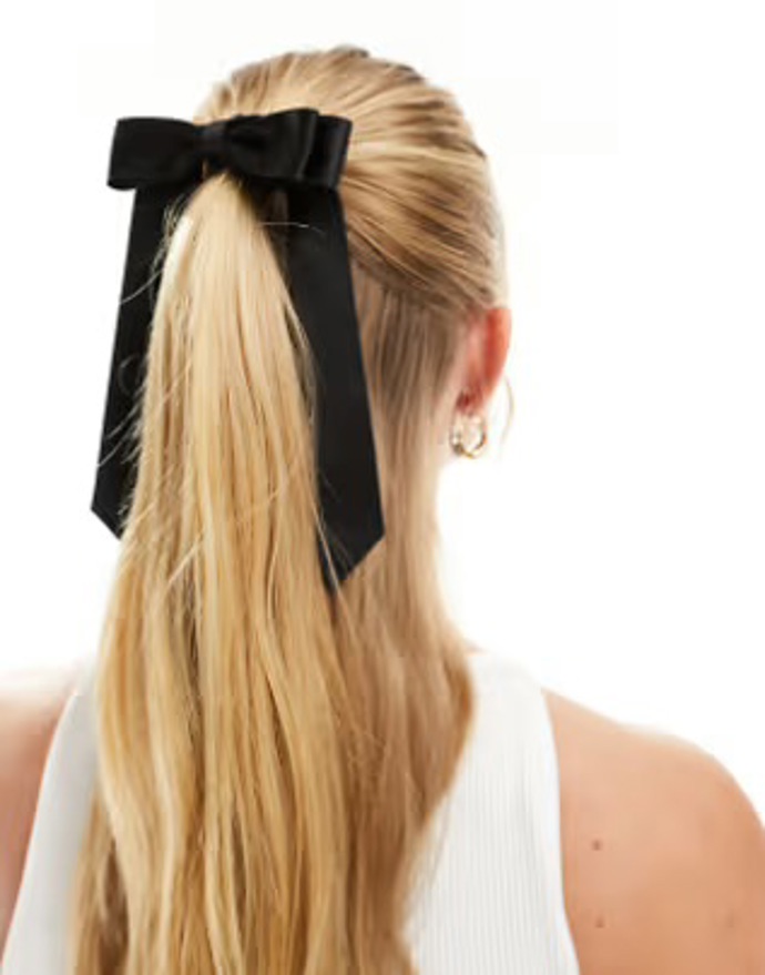 Mašle do vlasů, ASOS Design, 8,99 EUR
Mašle do vlasů, ASOS Design, 8,99 EUR