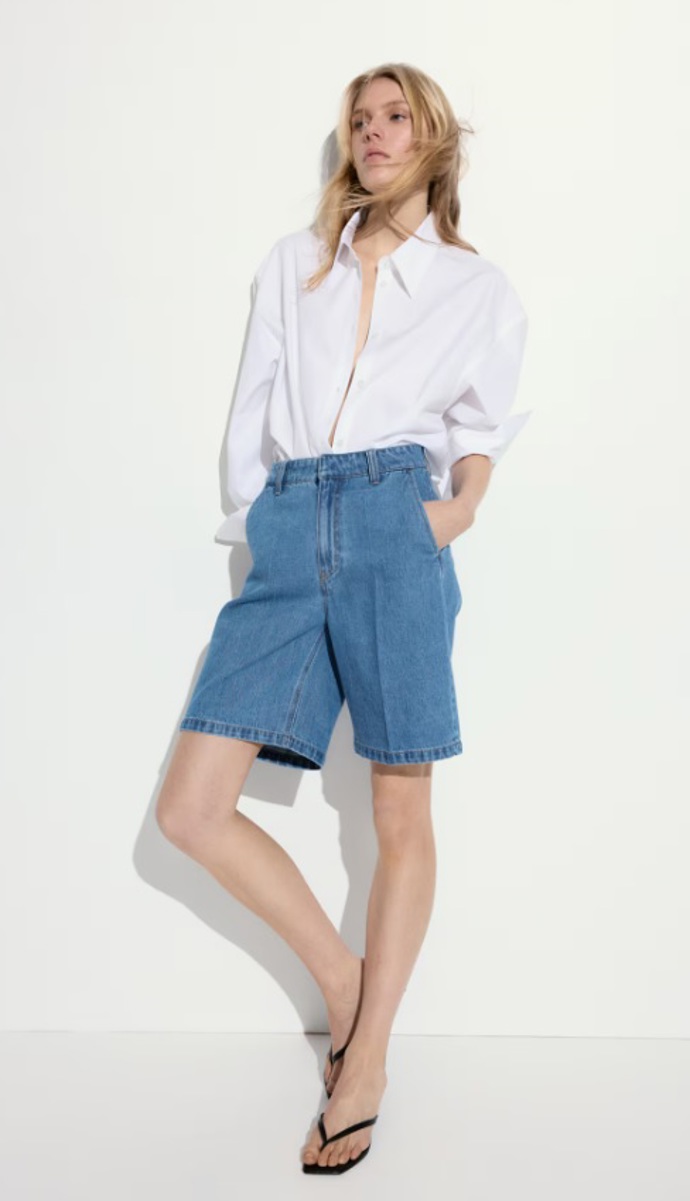 Džínové bermudy s puky, H&M, 599 Kč
