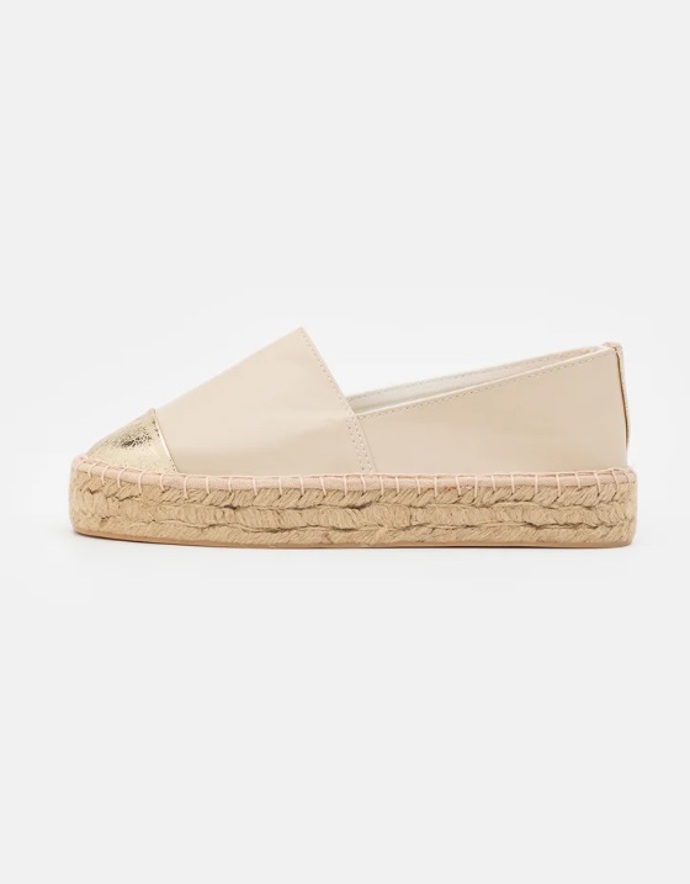Espadrilky se zlatou špičkou, Even&Odd, 720 Kč
