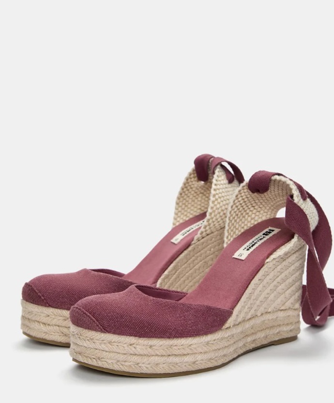 Sandály na platformě, PULL&BEAR, 999 Kč
