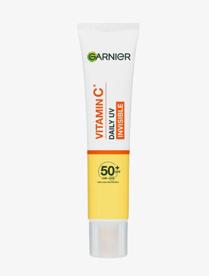 Denní rozjasňující UV fluid SPF 50+, Garnier, 267 Kč
