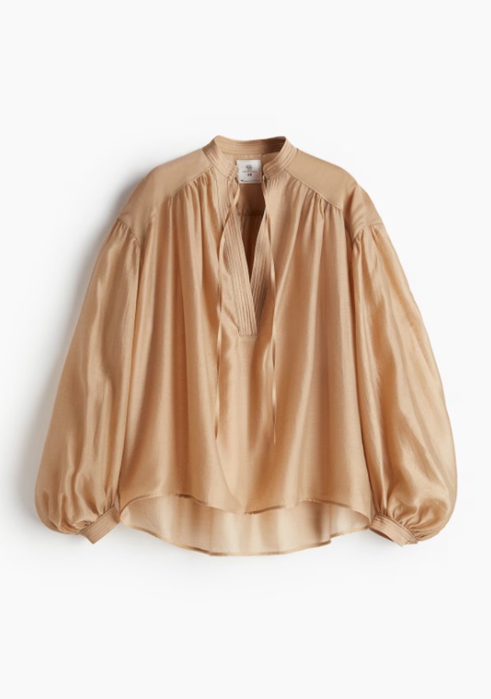Boho halenka s balonovým rukávem, H&M, 1 199 Kč
