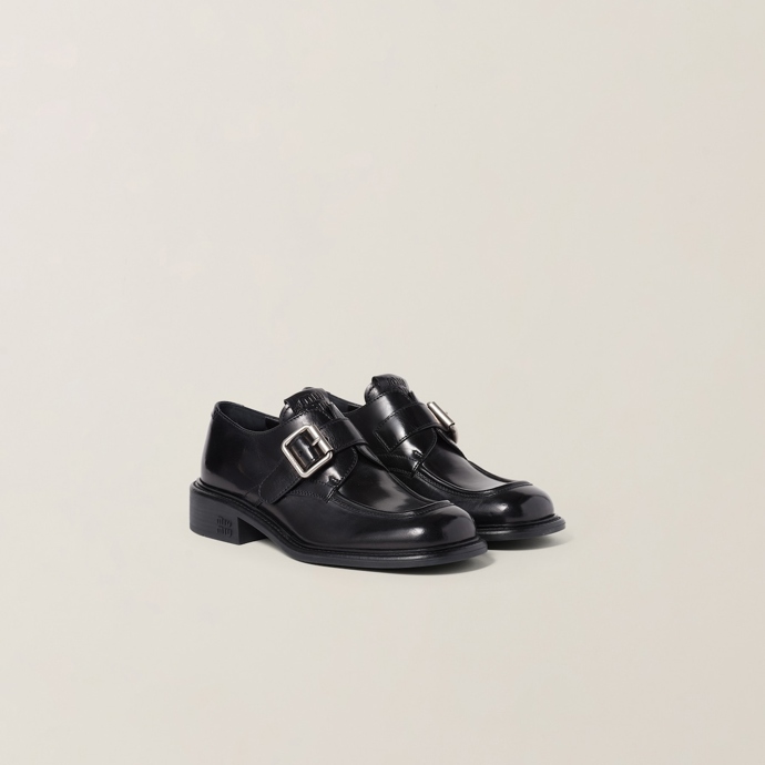 Boty s přezkou, Miu Miu, 1150 eur
