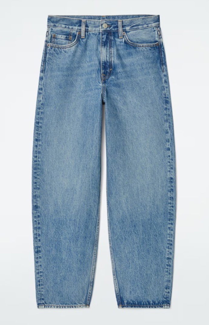 Barrel džíny, H&M, 2 500 Kč
