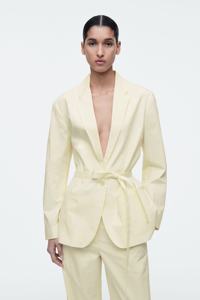Cos, 150 eur
Cos, 150 eur