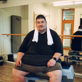 Lukáš Skupin bydlí poblíž Prahy, vlastní stavební firmu a žije v dlouholetém vztahu se svojí přítelkyní Hankou. „Takhle tlustého člověka jsem nikdy neviděl, jen sebe,“ otevírá se v novém díle Extrémních proměn
