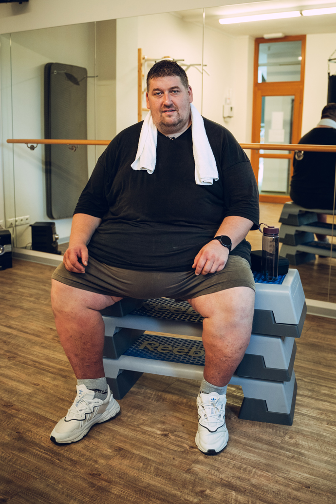 Lukáš Skupin bydlí poblíž Prahy, vlastní stavební firmu a žije v dlouholetém vztahu se svojí přítelkyní Hankou. „Takhle tlustého člověka jsem nikdy neviděl, jen sebe,“ otevírá se v novém díle Extrémních proměn

