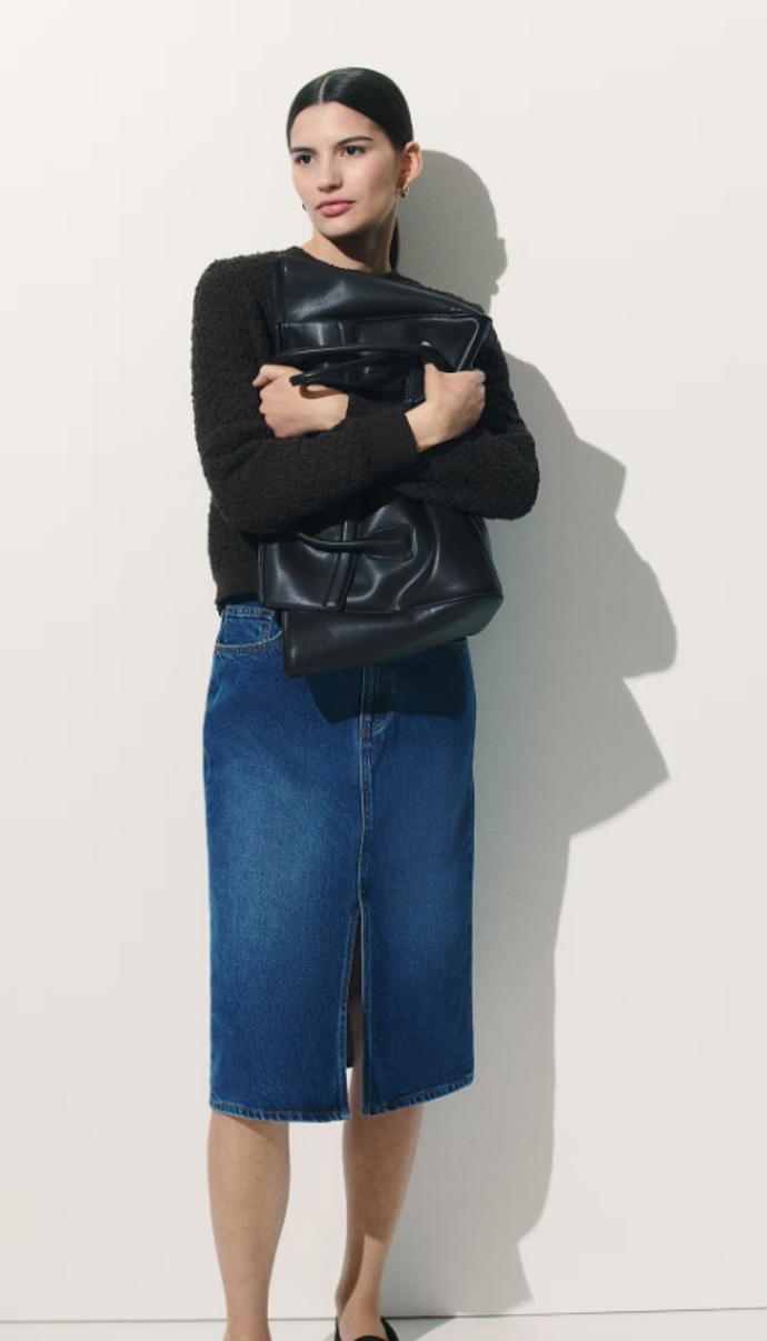 Džínová sukně s rozparkem, H&M, 719 Kč
