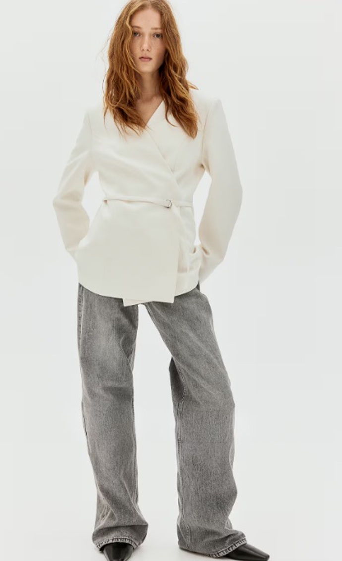 Zavinovací sako s páskem, H&M, 799 Kč
