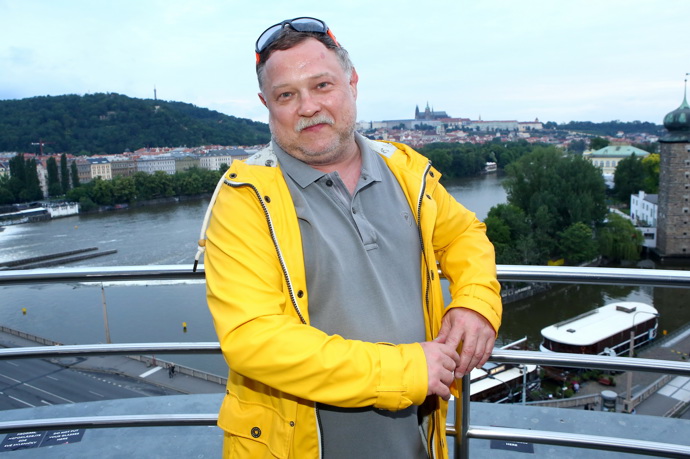 Lukáš Bech stále pracuje u filmu, občas si dokonce stoupne před kameru. 
