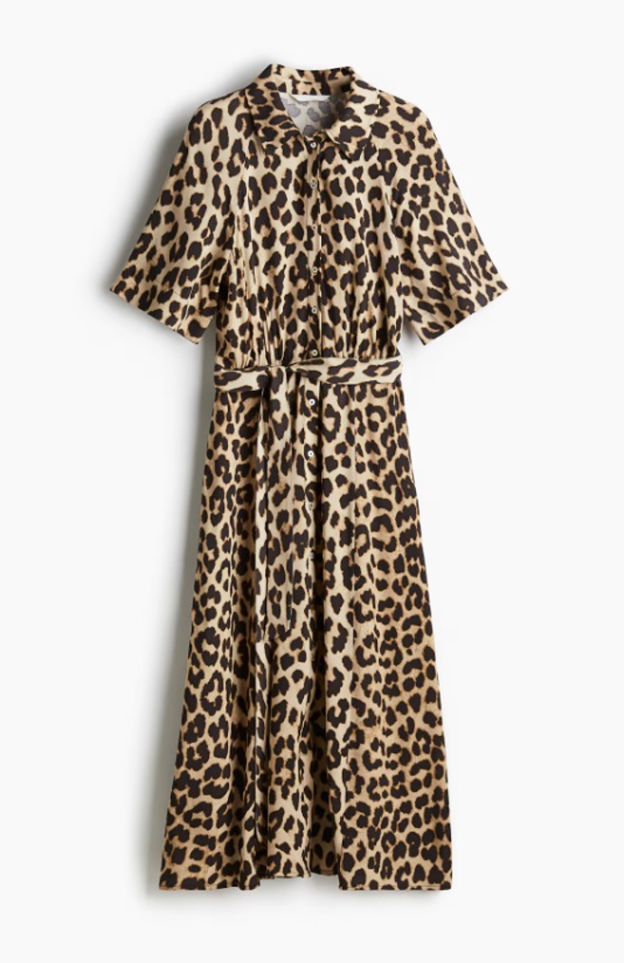 Košilové šaty s vázacím páskem, H&M, 599 Kč
