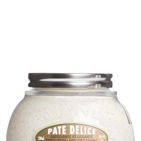 L'OCCITANE tělový peeling, Breuninger, 1 079 Kč
