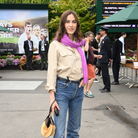 Alexa Chung miluje minimalistické kabelky
