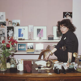 Diane von Furstenberg ve své pracovně v roce 1987
