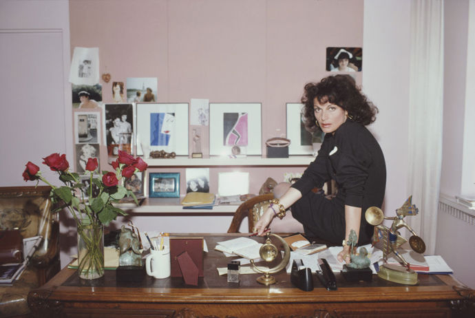 Diane von Furstenberg ve své pracovně v roce 1987
