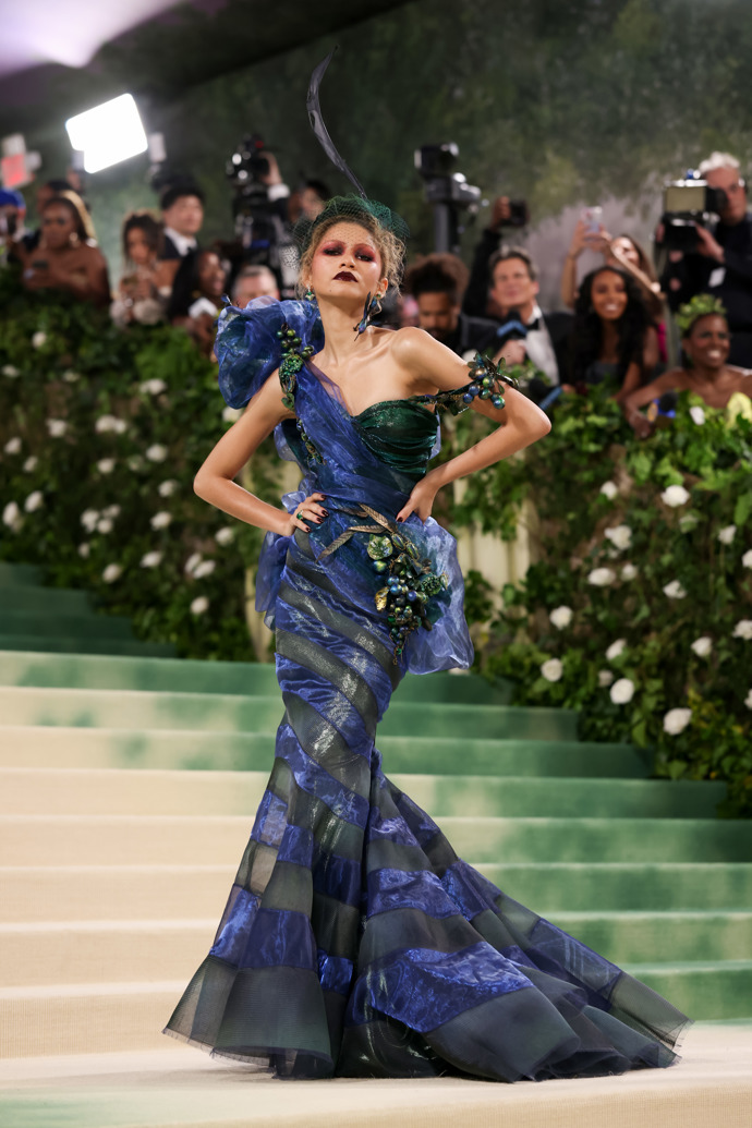 Zandaya na loňském Met Gala v modelu inspirovaném haute couture kolekcí značky Christian Dior z roku 1999.
Zandaya na loňském Met Gala v modelu inspirovaném haute couture kolekcí značky Christian Dior z roku 1999.