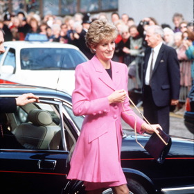 Princezna Diana v růžové
