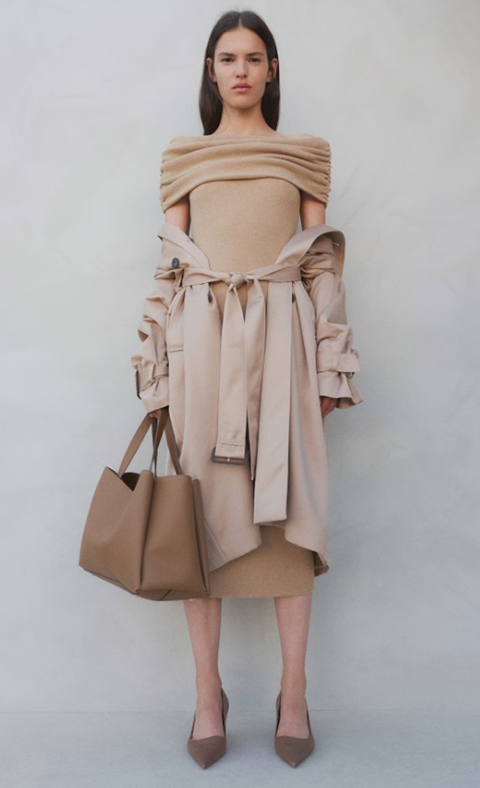 Šaty odhalující ramena, H&M, 279 Kč
