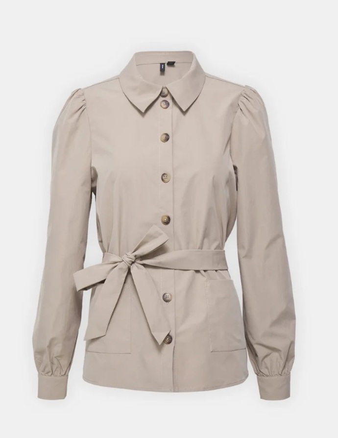 Béžová košile s vázačkou v pase, Vero Moda, 480 Kč

