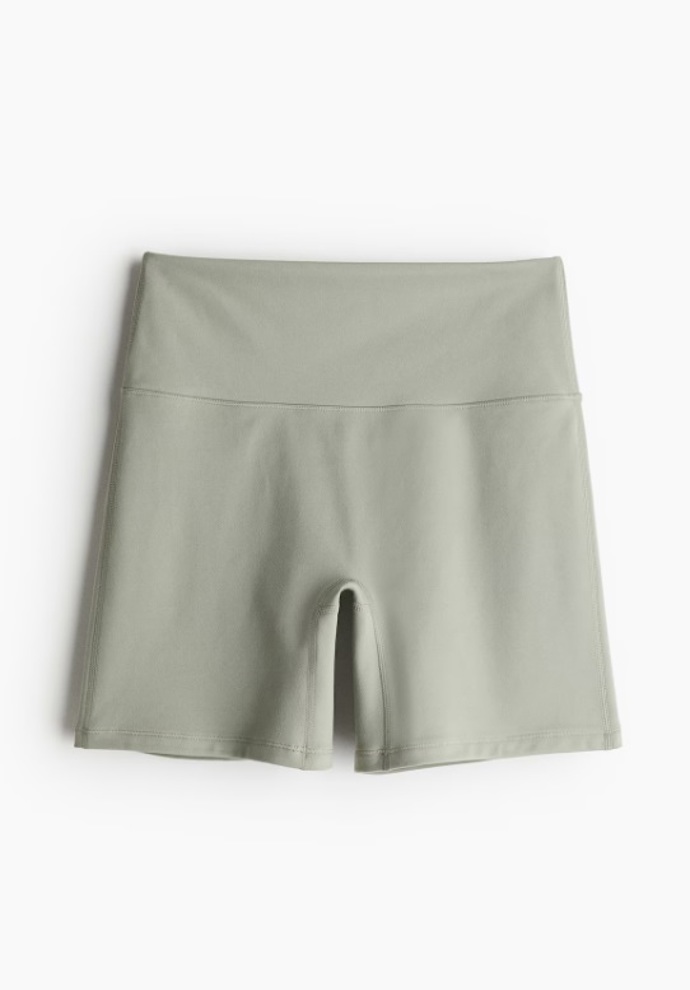 Sportovní cyklistické šortky z materiálu SoftMove™, H&M, 359 Kč
