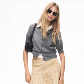 Džínová sukně s rozšířeným zakončením, H&M, 839 Kč
