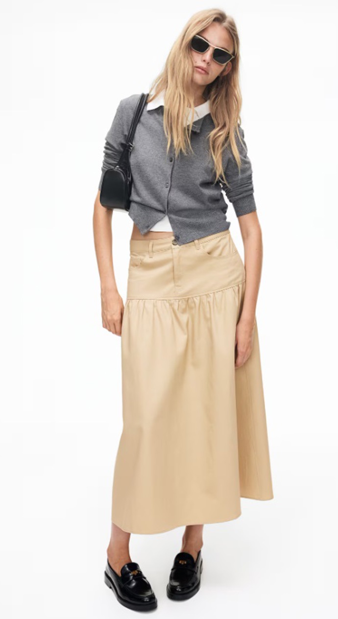 Džínová sukně s rozšířeným zakončením, H&M, 839 Kč
