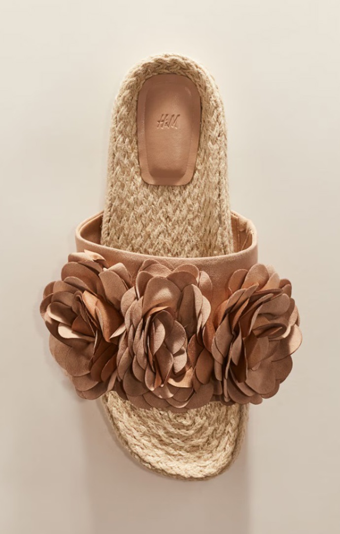 Sandály espadrilky s aplikací, H&M, 839 Kč
