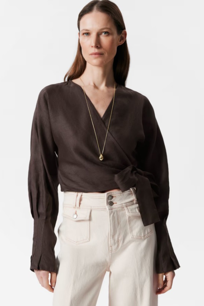Lněná zavinovací halenka, H&M, 2 290 Kč
