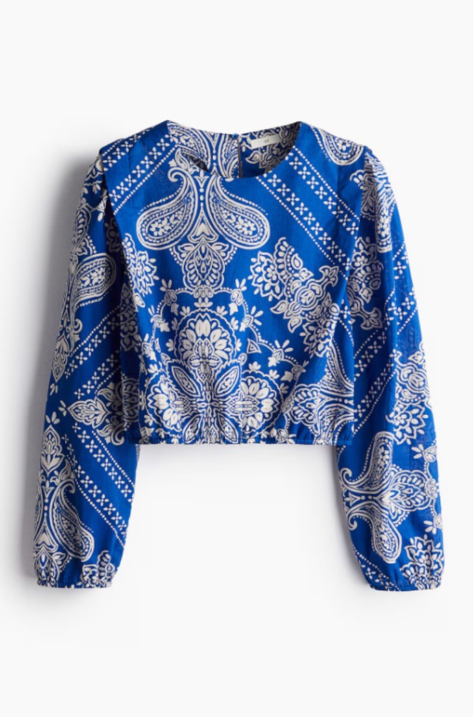 Halenka se zvýrazněnými rameny, H&M, 599 Kč
