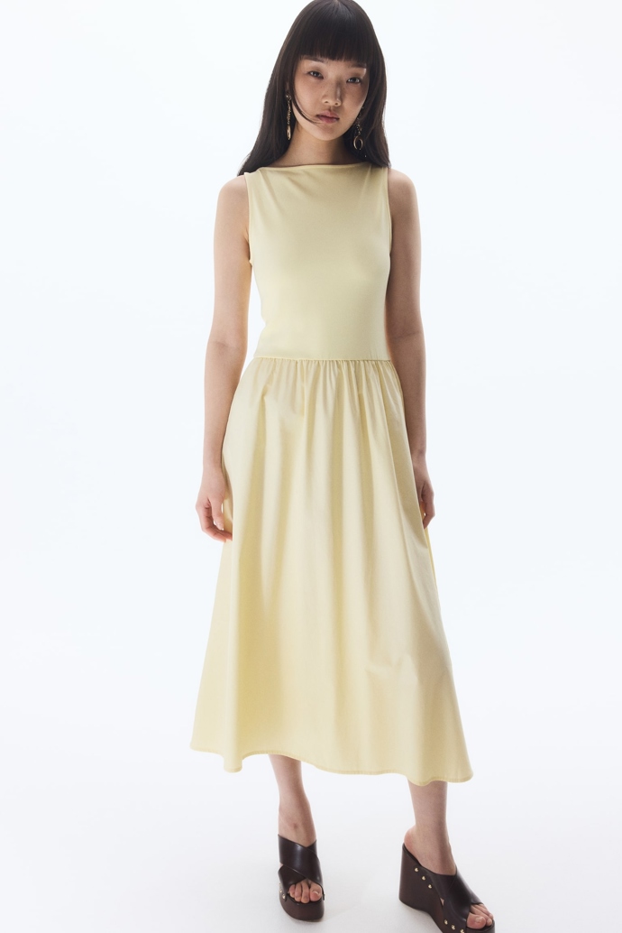 H&M, 599 Kč
