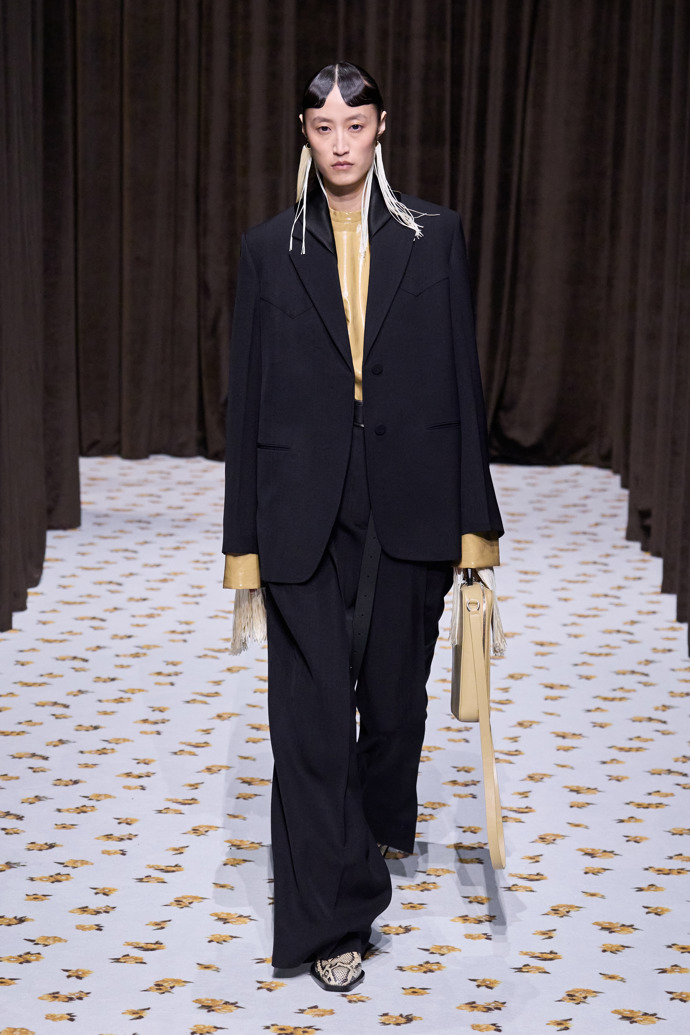 Minimalistická móda je charakteristická pro značku Jil Sander.
