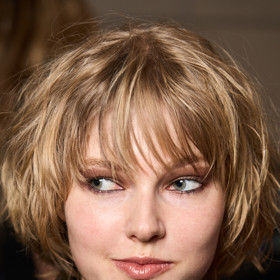 Pixie cut na jaro 2025
Pixie cut na jaro 2025