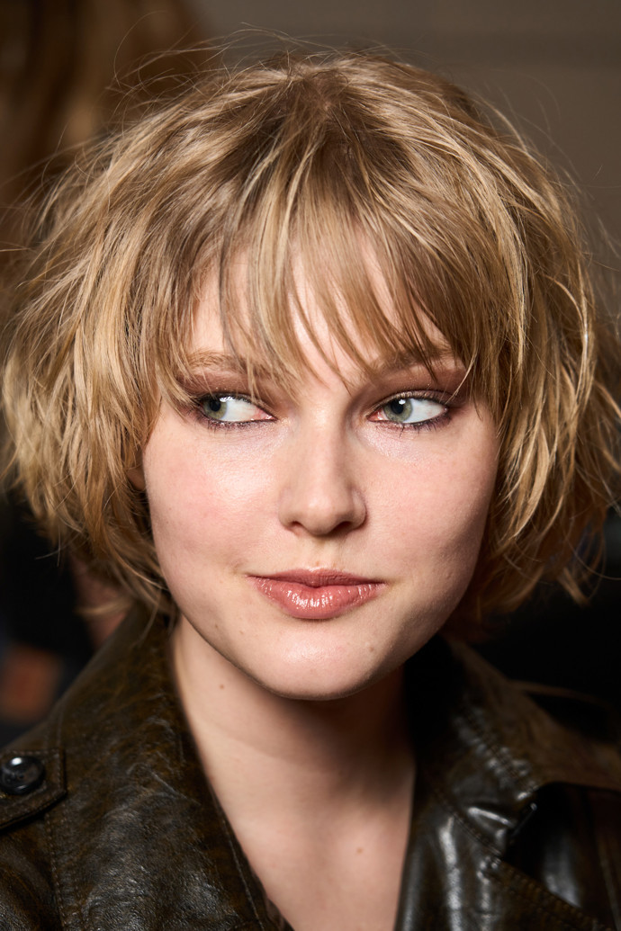 Pixie cut na jaro 2025
Pixie cut na jaro 2025