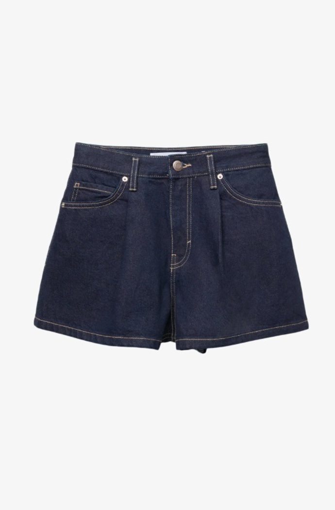 Džínové šortky v tmavě modré barvě, PULL&BEAR, 699 Kč
