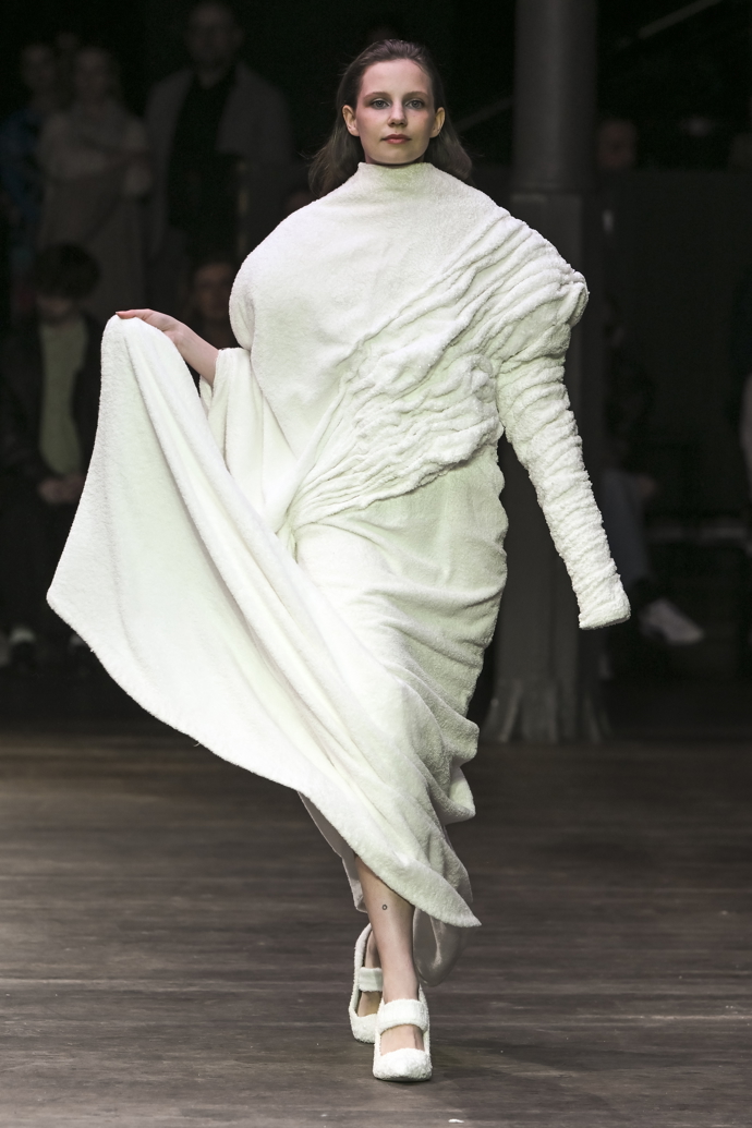 Model Vojtěcha Smrže vynesla v rámci soutěže Mattoni Young Fashion Stars herečka Darija Pavlovičová, Vojtěch se stal jedním ze tří vítězů soutěže.
