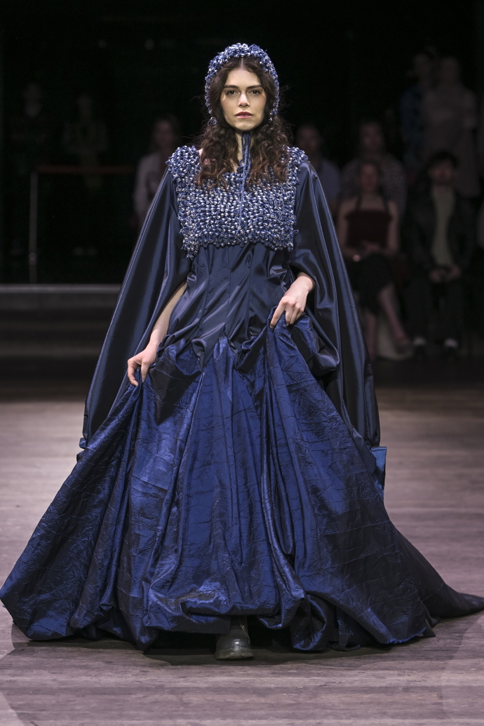 Model designérky Anny Němcové, která tvoří pod značkou Anei Design, vynesla v rámci soutěže Mattoni Young Fashion Stars herečka Leona.
