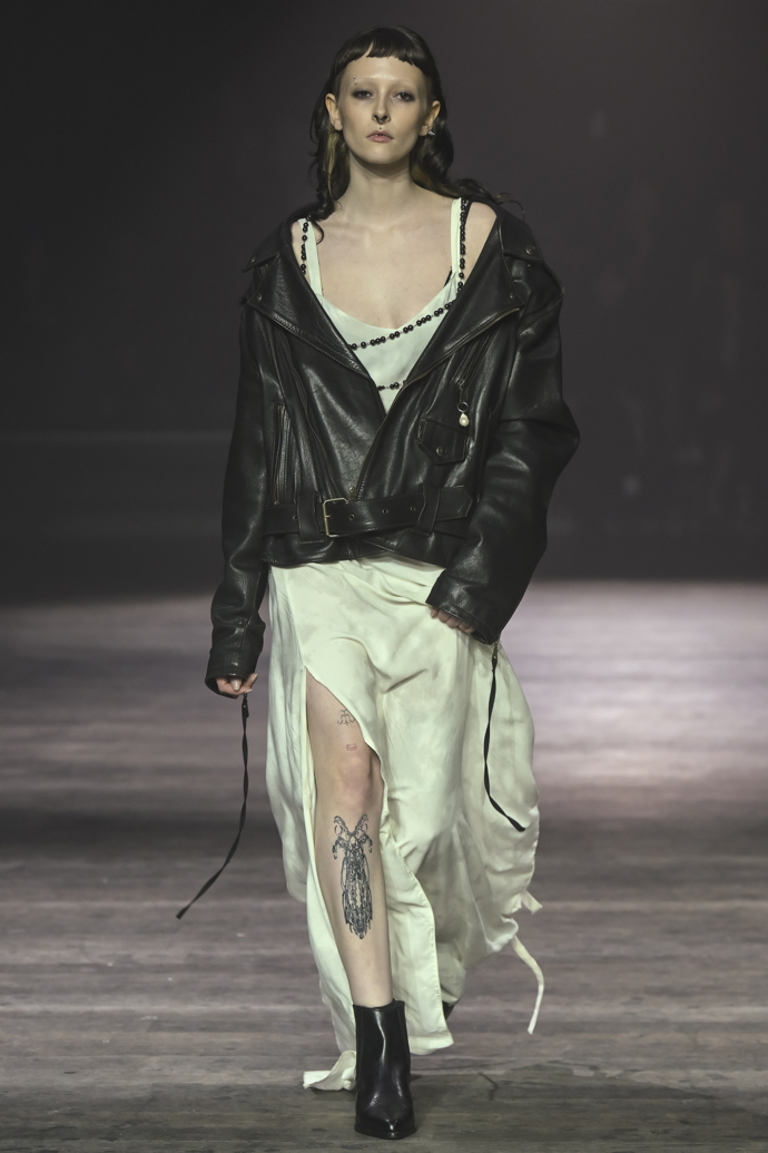 Na přehlídce značky Sure Curated návrháře Alexandera Bela se coby modelka objevila i Stella Ginger Janáčková, dcera herečky Ani Geislerové.
