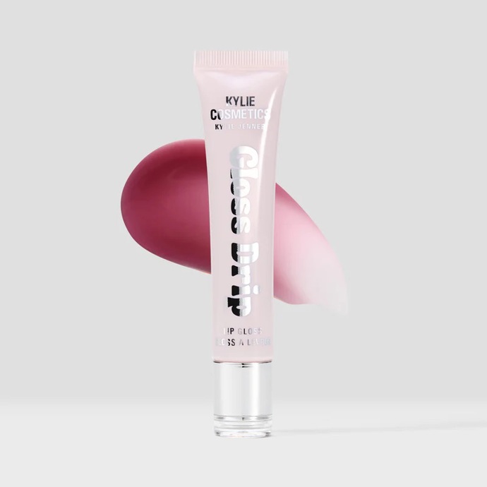 Lesk na rty, Kylie Cosmetics (odstín Wine Kisses), 539 Kč
