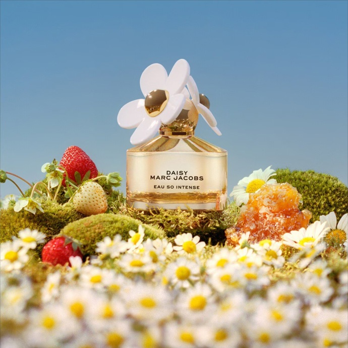 Parfém, Marc Jacobs – Daisy Eau so Intense, od 1640 Kč
Parfém, Marc Jacobs – Daisy Eau so Intense, od 1640 Kč