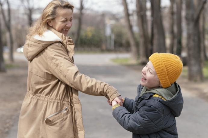 Paní Miriam je babičkou tří krásných vnoučat a hlídá je vždy, kdy může a chce. Tráví s nimi víkendy, pomáhá svým dětem a snaží se, aby se s ní děti měly jako v bavlnce. Je ale vlastně ještě dost mladou babičkou...
Paní Miriam je babičkou tří krásných vnoučat a hlídá je vždy, kdy může a chce. Tráví s nimi víkendy, pomáhá svým dětem a snaží se, aby se s ní děti měly jako v bavlnce. Je ale vlastně ještě dost mladou babičkou...