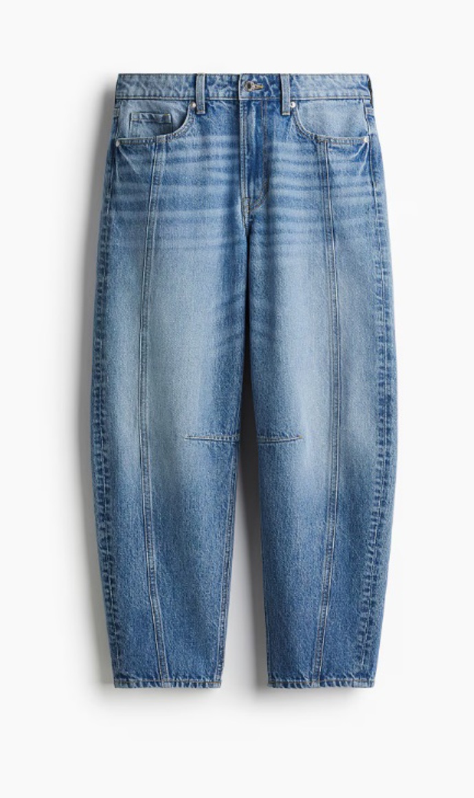 Super Barrel Regular Jeans, H&M, 839 Kč
