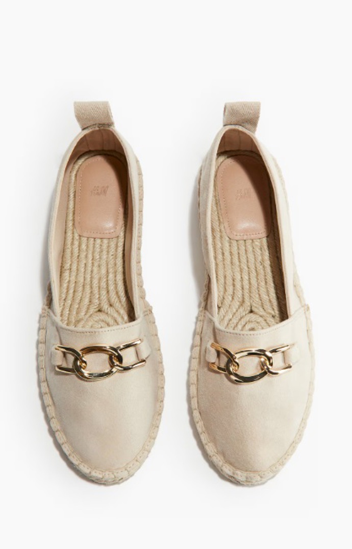 Espadrilky s kovovým detailem, H&M, 599 Kč
