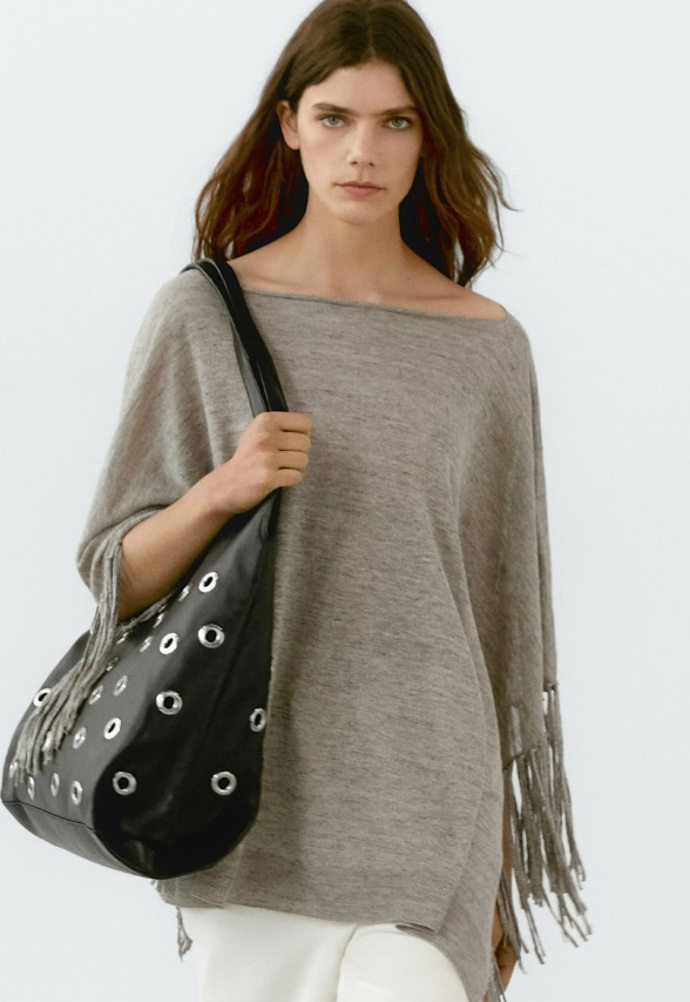 Pončo s lodičkovým výstřihem, Massimo Dutti, 2 699 Kč
