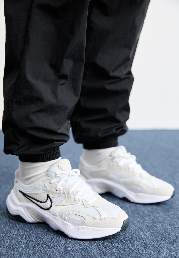 Bílé tenisky, Nike AL8, 2300 Kč
