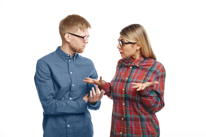 Děti jsou v teenagerském věku, mají své zájmy. Jenže manžel paní Karol nechce, aby nabídku přijala. Chce ji mít raději doma. Jenže paní Karol poprvé chce upřednostnit sebe a svou kariéru. Potřebuje k rodině také jiný stimul v podobě práce.
Děti jsou v teenagerském věku, mají své zájmy. Jenže manžel paní Karol nechce, aby nabídku přijala. Chce ji mít raději doma. Jenže paní Karol poprvé chce upřednostnit sebe a svou kariéru. Potřebuje k rodině také jiný stimul v podobě práce.
