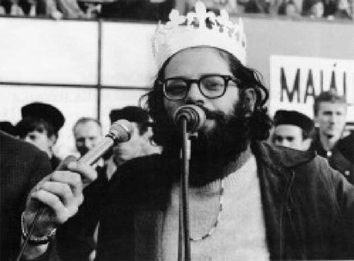 Allen Ginsberg na pražském Majálesu
