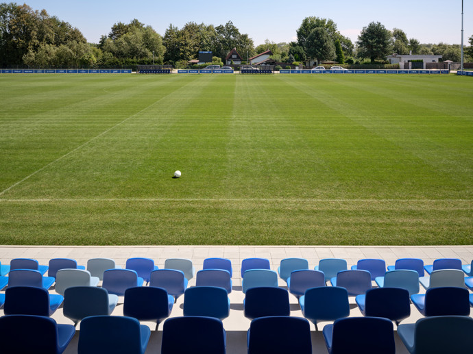 Cílem modernizace bylo vytvořit kvalitní sportovní prostředí odpovídající současným potřebám klubu i celé komunity. Došlo k rozšíření hracích ploch, vzniklo nové tréninkové hřiště s umělým trávníkem a osvětlením, workoutové hřiště, a především nový objekt zázemí klubu s šatnami, klubovnou, občerstvením a prostorem pro regeneraci a tribunu s kapacitou 120 diváků. Novinkou je také nový vstup s parkovištěm, který plně respektuje historický ráz návsi. 
