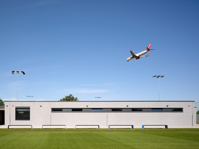 Cílem modernizace bylo vytvořit kvalitní sportovní prostředí odpovídající současným potřebám klubu i celé komunity. Došlo k rozšíření hracích ploch, vzniklo nové tréninkové hřiště s umělým trávníkem a osvětlením, workoutové hřiště, a především nový objekt zázemí klubu s šatnami, klubovnou, občerstvením a prostorem pro regeneraci a tribunu s kapacitou 120 diváků. Novinkou je také nový vstup s parkovištěm, který plně respektuje historický ráz návsi. 
