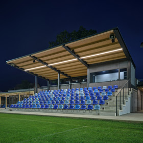 Cílem modernizace bylo vytvořit kvalitní sportovní prostředí odpovídající současným potřebám klubu i celé komunity. Došlo k rozšíření hracích ploch, vzniklo nové tréninkové hřiště s umělým trávníkem a osvětlením, workoutové hřiště, a především nový objekt zázemí klubu s šatnami, klubovnou, občerstvením a prostorem pro regeneraci a tribunu s kapacitou 120 diváků. Novinkou je také nový vstup s parkovištěm, který plně respektuje historický ráz návsi. 
